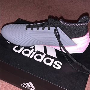 NEW WOMENS SIZE 8 1/2 MENS 7 1/2 SOCCER CLEATS